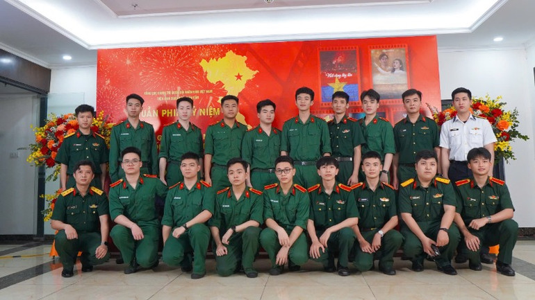 Sự kiện hội tụ nhiều khán giả trong quân đội. Sự kiện hội tụ nhiều khán giả trong quân đội.