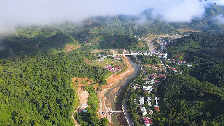 Một góc trung tâm huyện miền núi Nam Trà My (Quảng Nam) nhìn từ trên cao.