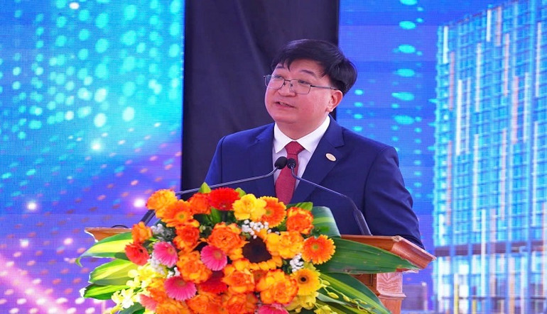 Phó Tổng giám đốc Vinaconex Trần Đình Tuấn phát biểu tại buổi lễ. Phó Tổng giám đốc Vinaconex Trần Đình Tuấn phát biểu tại buổi lễ.