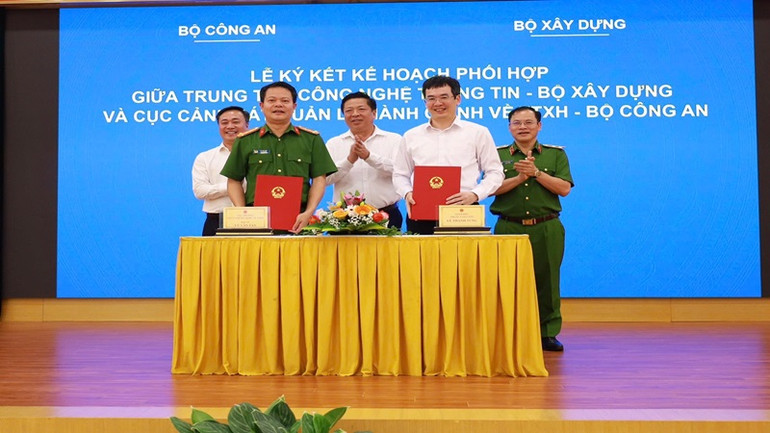 Lễ ký kết Kế hoạch phối hợp giữa Trung tâm Công nghệ thông tin (Bộ Xây dựng) và C06 (Bộ Công an)