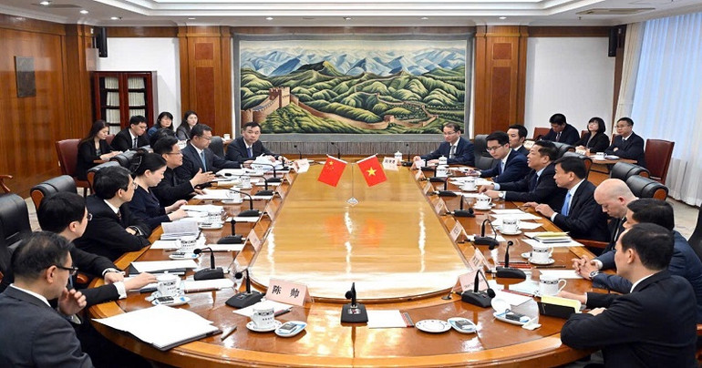 Bộ trưởng Trần Hồng Minh làm việc với Tổng cục Hợp tác phát triển quốc tế quốc gia Trung Quốc và Ủy ban Phát triển và Cải cách quốc gia Trung Quốc. (Ảnh: Vụ Hợp tác quốc tế, Bộ Xây dựng) Bộ trưởng Trần Hồng Minh làm việc với Tổng cục Hợp tác phát triển quốc tế quốc gia Trung Quốc và Ủy ban Phát triển và Cải cách quốc gia Trung Quốc. (Ảnh: Vụ Hợp tác quốc tế, Bộ Xây dựng)