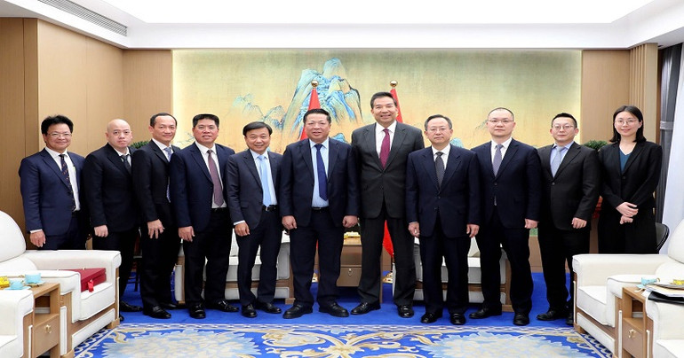 Các đại biểu chụp ảnh lưu niệm sau buổi làm việc. Các đại biểu chụp ảnh lưu niệm sau buổi làm việc.