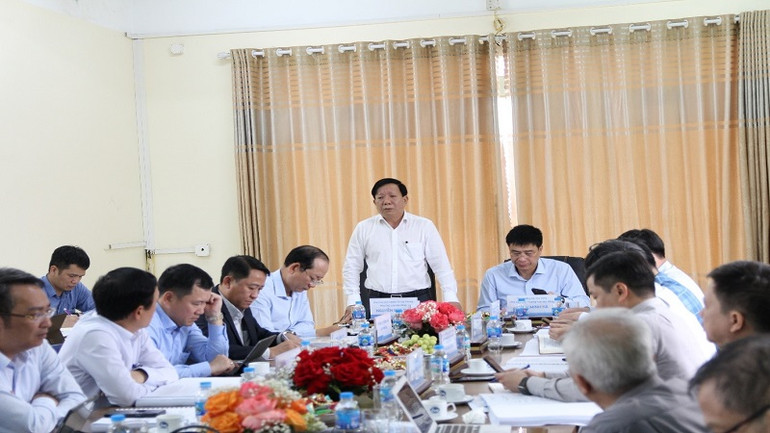 Phó Chủ tịch Ủy ban nhân dân thành phố Hải Phòng Nguyễn Đức Thọ lưu ý chủ đầu tư cần bảo đảm an toàn giao thông và an toàn lao động khi đưa Cảng vào khai thác.