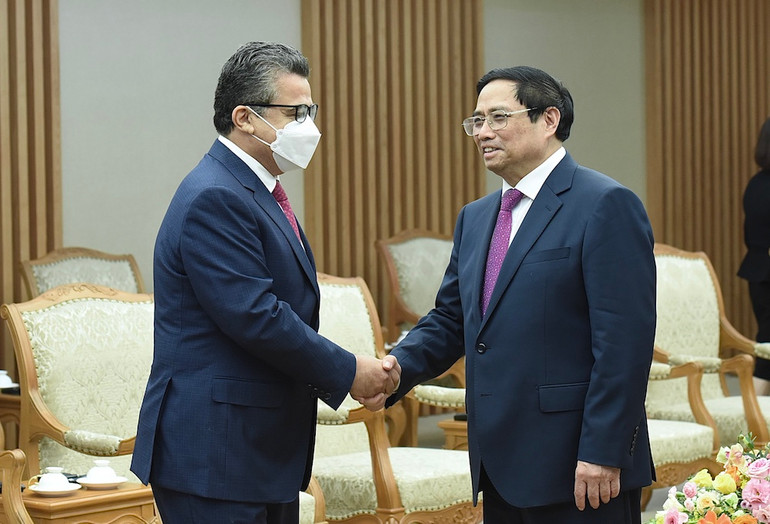 Thủ tướng Phạm Minh Chính đón các thành viên trong đoàn đi cùng Bộ trưởng Ziad Hab Al-Reeh Thủ tướng Phạm Minh Chính đón các thành viên trong đoàn đi cùng Bộ trưởng Ziad Hab Al-Reeh