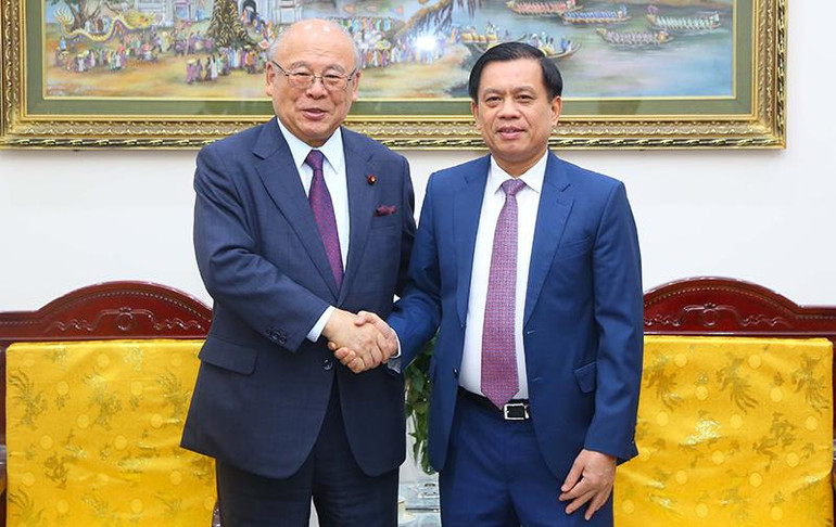 Thứ trưởng Nguyễn Bá Hoan tiếp ông Takebe Tsutomu, Chủ tịch Hiệp hội NAGOMi, Cố vấn cao cấp Liên minh nghị sĩ hữu nghị Nhật-Việt. (Ảnh: Molisa)