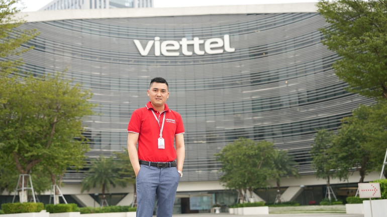 Anh Vũ Tùng Lâm (Tổng công ty Công trình Viettel) là một trong mười cá nhân được vinh danh tại sự kiện Viettel’s Stars 2023.