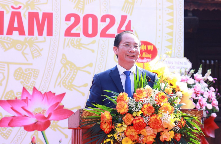 PGS, TS Nguyễn Bá Chiến, Giám đốc Học viện Hành chính quốc gia. PGS, TS Nguyễn Bá Chiến, Giám đốc Học viện Hành chính quốc gia.