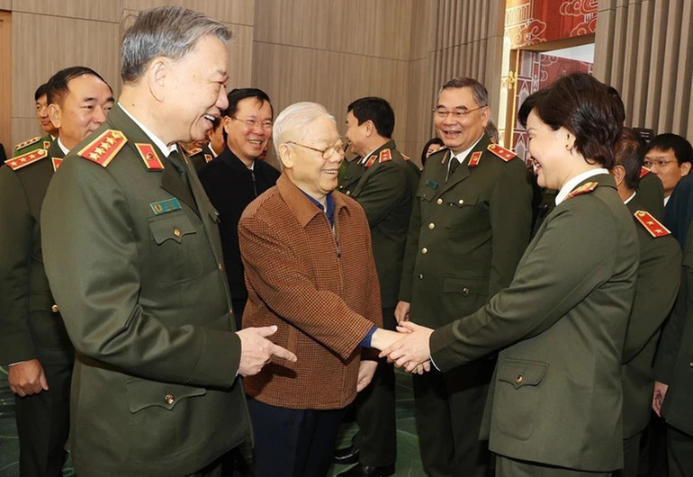 Tổng Bí thư Nguyễn Phú Trọng với các đại biểu dự Hội nghị. (Ảnh: TTXVN)