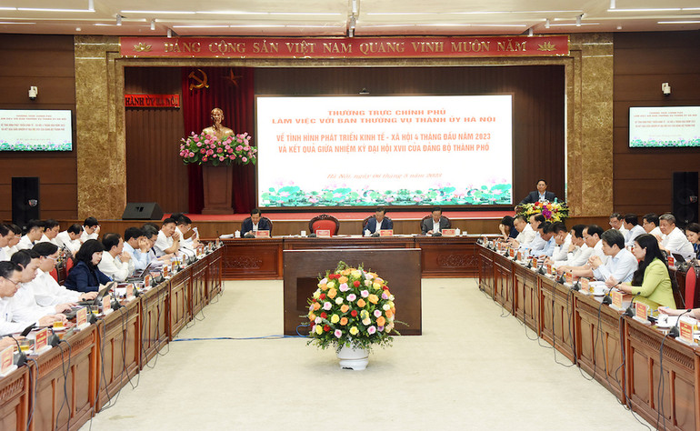 Quang cảnh buổi làm việc của Thường trực Chính phủ làm việc với Ban Thường vụ Thành ủy thành phố Hà Nội.