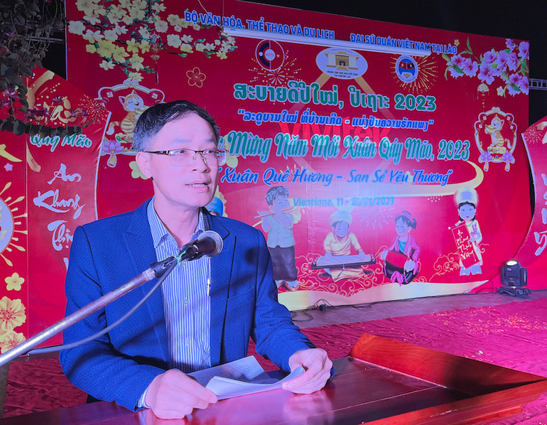 Ông Phan Minh Chiến gửi tới cộng đồng người Việt Nam tại Lào những lời chúc mừng tốt đẹp nhất. (Ảnh: Trịnh Dũng) Ông Phan Minh Chiến gửi tới cộng đồng người Việt Nam tại Lào những lời chúc mừng tốt đẹp nhất. (Ảnh: Trịnh Dũng)