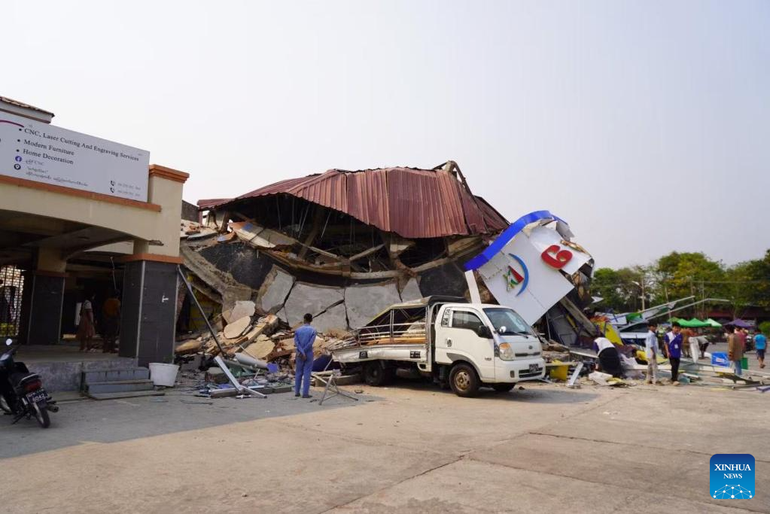 Một tòa nhà bị phá hủy sau trận động đất ở Nay Pyi Taw, Myanmar. (Ảnh: Tân Hoa xã) Một tòa nhà bị phá hủy sau trận động đất ở Nay Pyi Taw, Myanmar. (Ảnh: Tân Hoa xã)