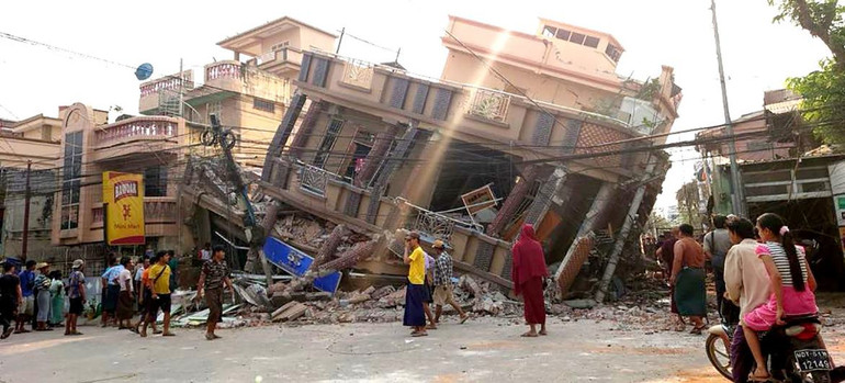 Toà nhà sụp đổ do trận động đất ở Mandalay, Myanmar. (Ảnh: UNICEF)