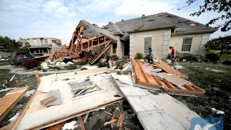 Ngôi nhà bị lốc xoáy tàn phá ở Mỹ (Ảnh: Tư liệu Tân Hoa Xã)