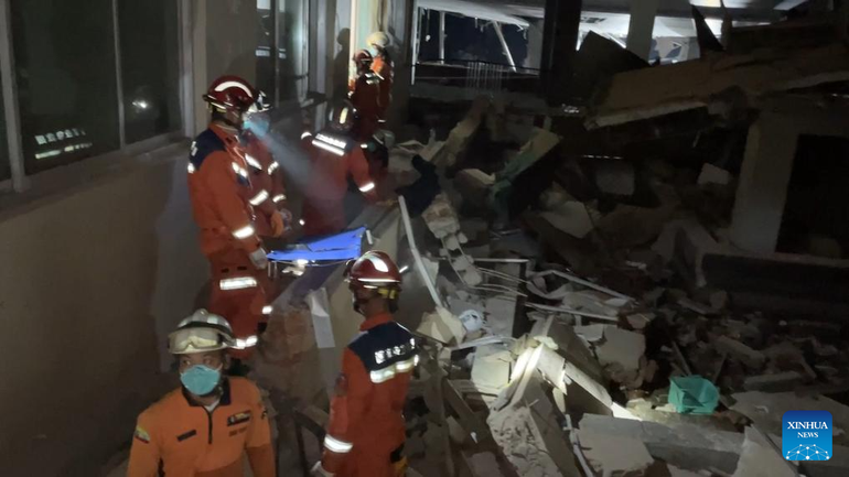 Triển khai hoạt động cứu hộ tại khu vực bị ảnh hưởng bởi động đất ở Nay Pyi Taw (Ảnh: Tân Hoa xã)