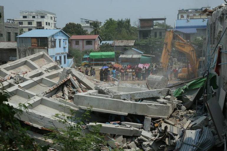 Hoạt động cứu trợ ở Mandalay, Myanmar. (Ảnh: Tân Hoa xã)