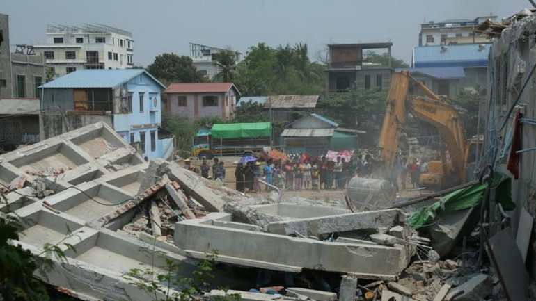 Hoạt động cứu trợ đang được triển khai ở Mandalay, Myanmar. (Ảnh: Tân Hoa xã)