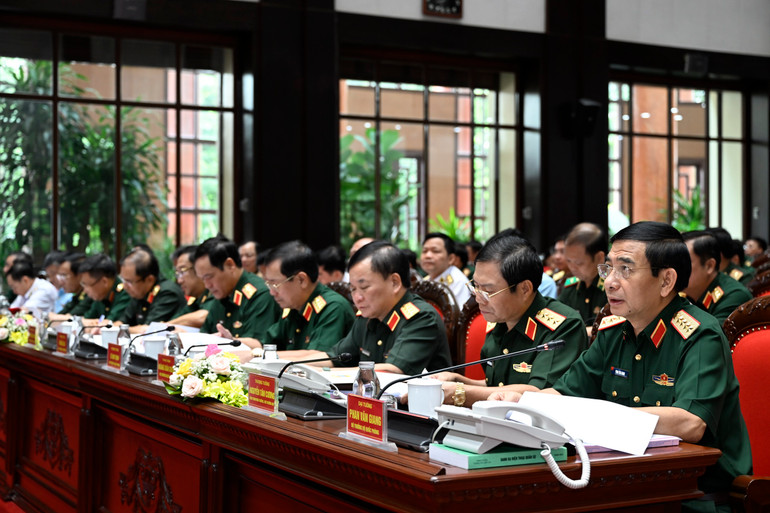 Đại tướng Phan Văn Giang (thứ nhất, bên phải) chủ trì Hội nghị.