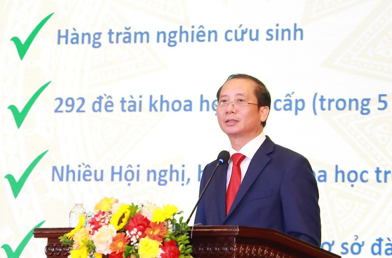 Bí thư Đảng ủy, Giám đốc Học viện Hành chính quốc gia Nguyễn Bá Chiến phát biểu tại lễ kỷ niệm