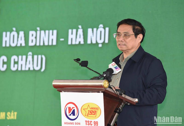 Thủ tướng Phạm Minh Chính phát biểu tại lễ khởi công công trình đường liên kết vùng Hòa Bình-Hà Nội và cao tốc Sơn La đoạn Hòa Bình-Mộc Châu.