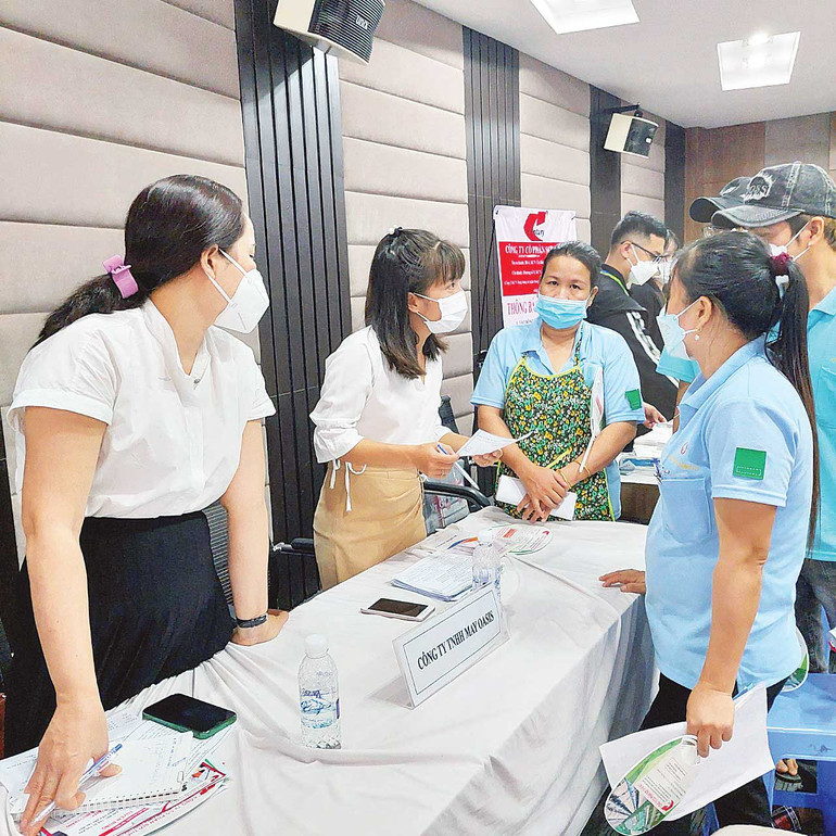 Trung tâm Dịch vụ việc làm Thành phố Hồ Chí Minh kết nối, giới thiệu việc làm cho công nhân mất việc.