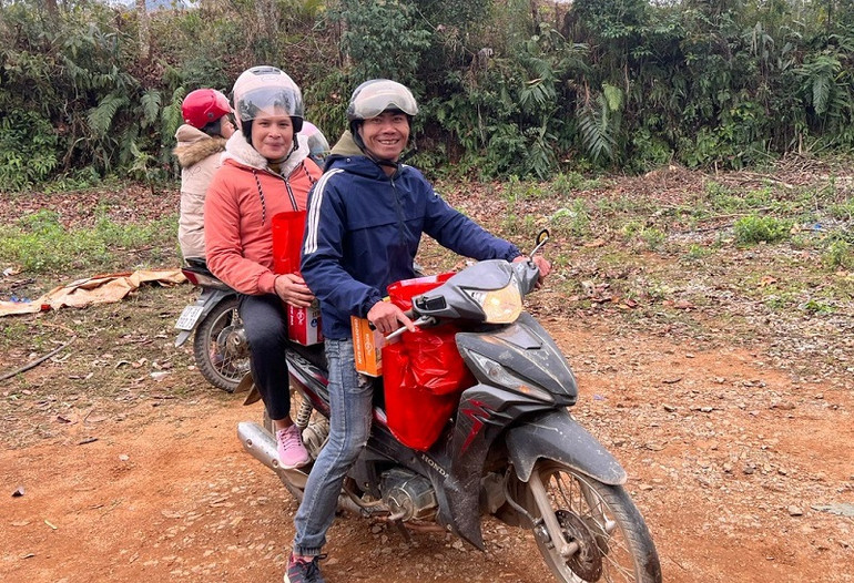 Niềm vui của người lao động Công ty sau một năm nỗ lực làm việc và được công ty ghi nhận, khen thưởng động viên.