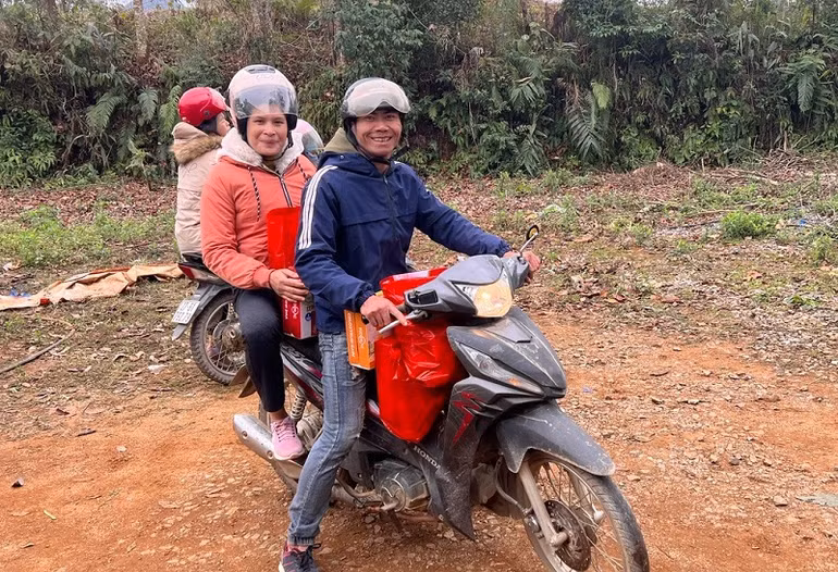 Niềm vui của người lao động Công ty sau một năm nỗ lực làm việc và được công ty ghi nhận, khen thưởng động viên.