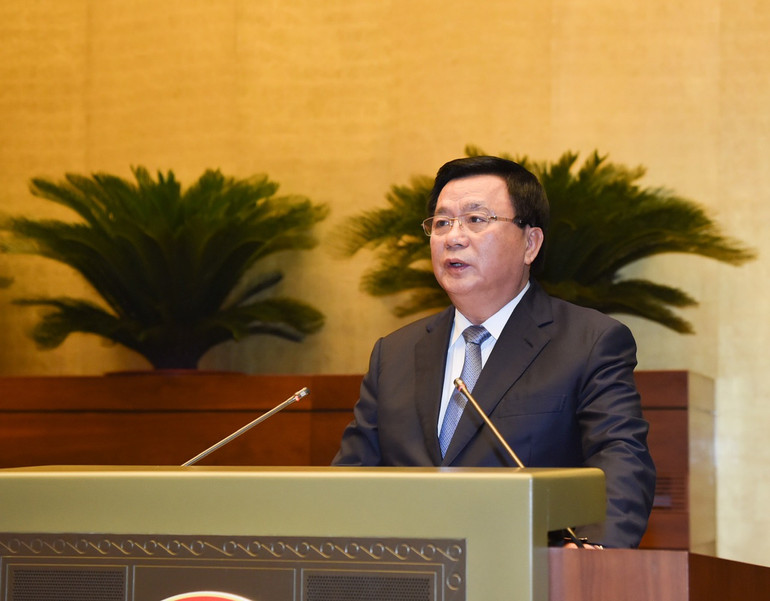 Đồng chí Nguyễn Xuân Thắng, Ủy viên Bộ Chính trị, Giám đốc Học viện Chính trị Quốc gia Hồ Chí Minh, Chủ tịch Hội đồng Lý luận Trung ương truyền đạt nội dung trọng tâm, cốt lõi, điểm mới trong Dự thảo Báo cáo Chính trị tại Đại hội XIV của Đảng. (Ảnh: TRẦN HẢI)