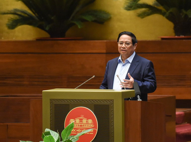 Thủ tướng Phạm Minh Chính, Ủy viên Bộ Chính trị, truyền đạt những nội dung mới trong Dự thảo Báo cáo đánh giá 5 năm thực hiện Chiến lược phát triển kinh tế-xã hội. (Ảnh: TRẦN HẢI)