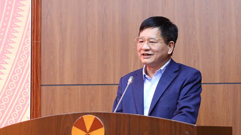 Đồng chí Lê Thành Đô, Chủ tịch Ủy ban nhân dân tỉnh Điện Biên thông tin về kết quả thực hiện các chương trình giảm nghèo trên địa bàn tỉnh Điện Biên trong năm 2024.