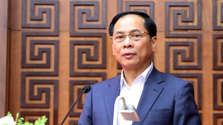 Đồng chí Phó Thủ tướng Bùi Thanh Sơn phát biểu tại buổi gặp mặt, chúc tết các chiến sĩ Điện Biên, gia đình chính sách, đảng viên 70 năm tuổi Đảng tại tỉnh Điện Biên. Đồng chí Phó Thủ tướng Bùi Thanh Sơn phát biểu tại buổi gặp mặt, chúc tết các chiến sĩ Điện Biên, gia đình chính sách, đảng viên 70 năm tuổi Đảng tại tỉnh Điện Biên.