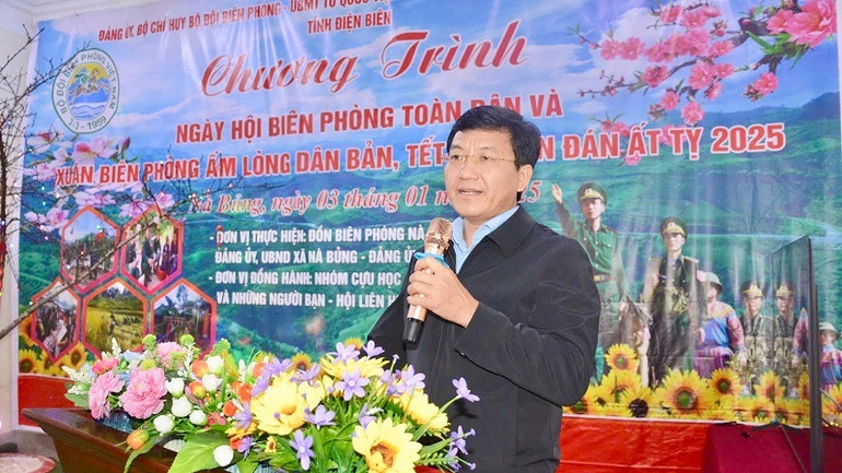 Đồng chí Mùa A Vảng, Ủy viên dự khuyết Trung ương Đảng, Ủy viên Ban Thường vụ Tỉnh ủy, Chủ tịch Ủy ban Mặt trận Tổ quốc Việt Nam tỉnh Điện Biên, mong muốn hộ nghèo ở Nà Bủng sẽ nỗ lực vươn lên, chung sức bảo vệ đường biên mốc giới.