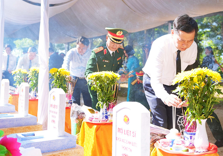 Tổ chức Lễ viếng, truy điệu, an táng 12 hài cốt Anh hùng liệt sĩ ảnh 3