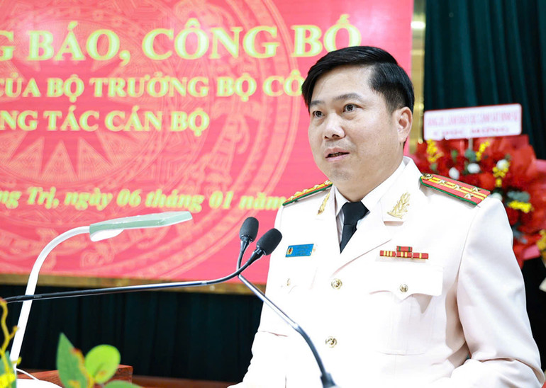 Tân Giám đốc Công an tỉnh Quảng Trị Đại tá Vũ Văn Đấu phát biểu nhận nhiệm vụ.