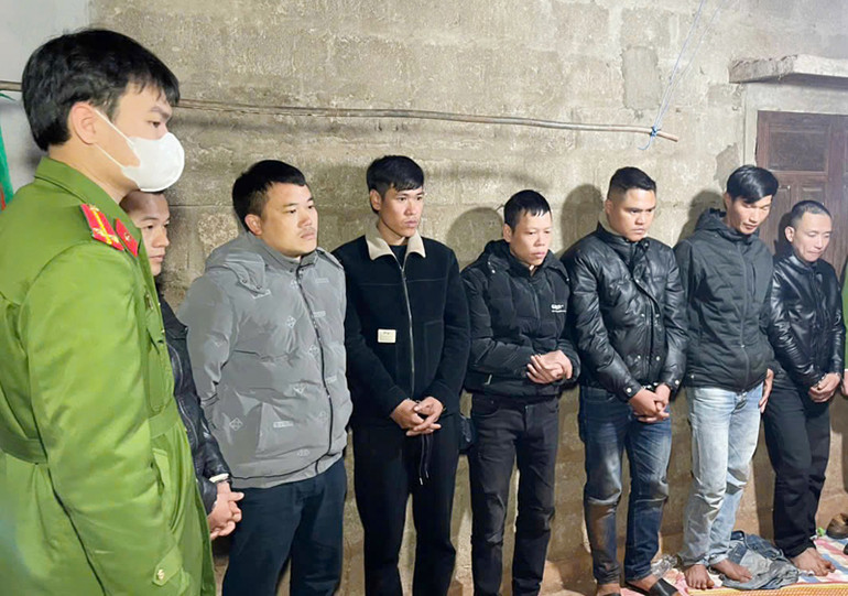 Công an Quảng Trị bắt các đối tượng đánh bạc tại huyện Hướng Hóa.