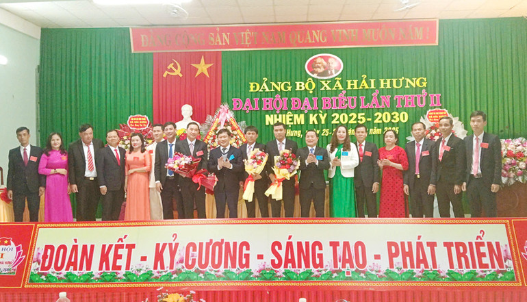 Ra mắt ban chấp hành nhiệm kỳ mới của Đảng bộ xã Hải Hưng.