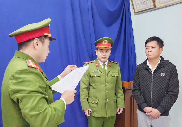 Công an Quảng trị bắt tạm giam đối tượng có hành vi lừa đảo chiếm đoạt tài sản hơn 4 tỷ đồng.