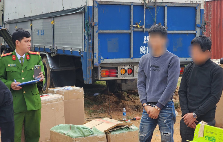 Hai đối tượng Lộc và Luyện bị bắt giữ để tiếp tục điều tra.