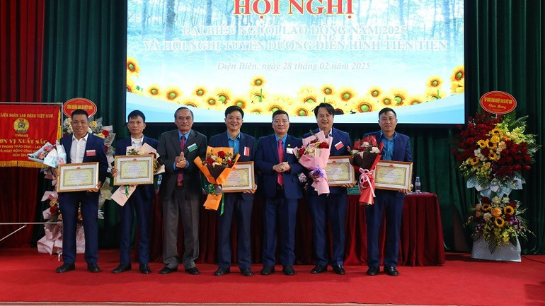 Khơi dậy sức mạnh đoàn kết, hăng hái thi đua lao động sản xuất trong công nhân, người lao động ảnh 1