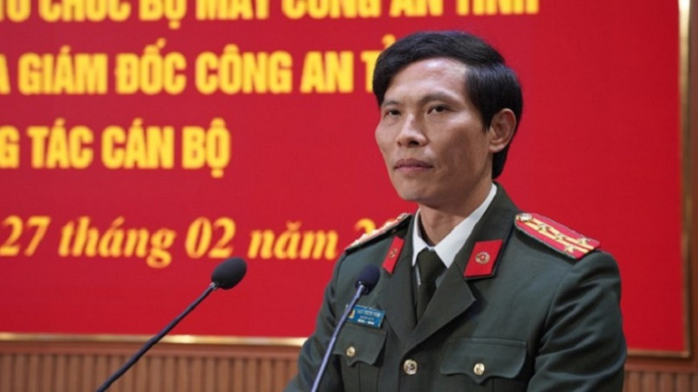 Đại tá Ngô Thanh Bình, Giám đốc Công an tỉnh Điện Biên giao nhiệm vụ cho các đơn vị tiếp nhận các nhiệm vụ quản lý nhà nước từ các sở, ngành.