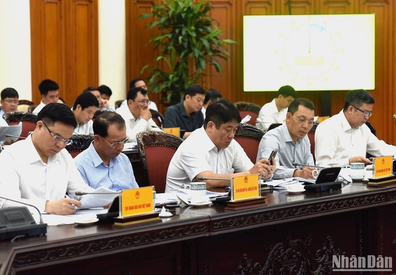 Đại diện lãnh đạo các tập đoàn EVN, PVN tham dự hội nghị.