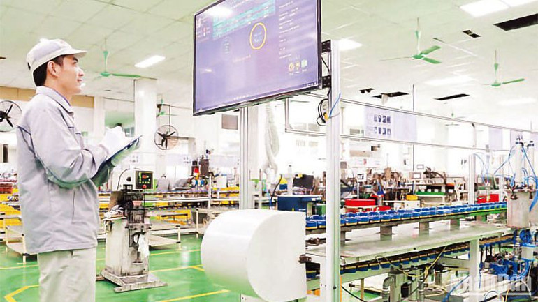 Lao động tại Công ty Rạng Đông, Hà Nội. (Ảnh: nhandan.vn)