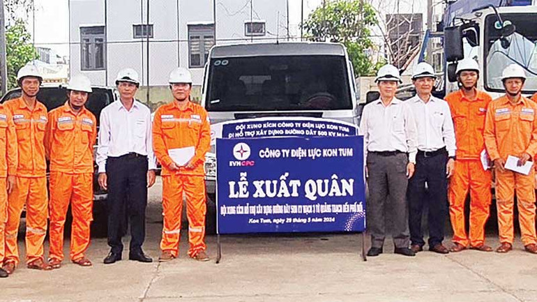 Lễ xuất quân của đội xung kích Công ty Điện lực Kon Tum hỗ trợ thi công Dự án đường dây 500kV mạch 3. Lễ xuất quân của đội xung kích Công ty Điện lực Kon Tum hỗ trợ thi công Dự án đường dây 500kV mạch 3.