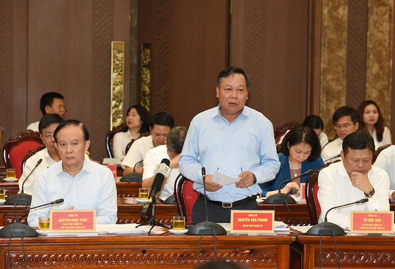 Phó Bí thư Thành ủy Hà Nội Nguyễn Văn Phong phát biểu.