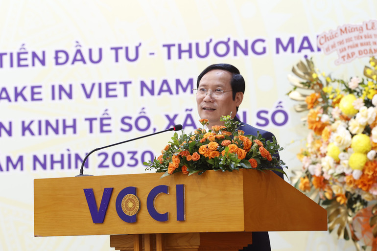 Ông Phạm Tấn Công, Chủ tịch VCCI phát biểu tại lễ ký kết.