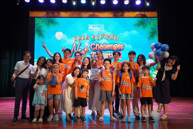 Các học sinh được tham dự Gala Summer ấn tượng trước khi kết thúc trại hè bán trú tiếng Anh.