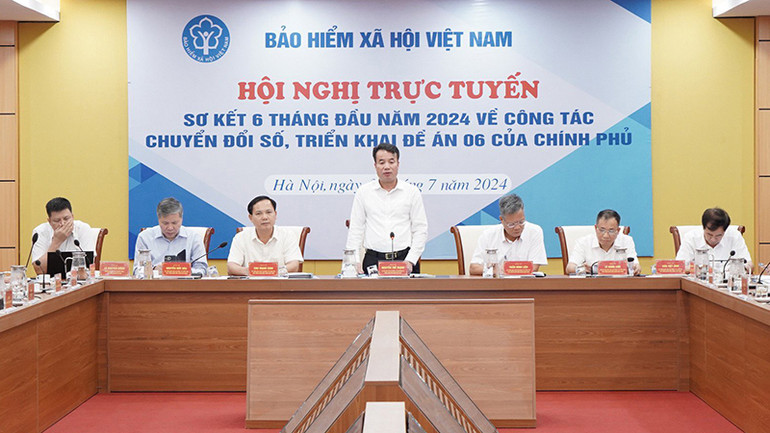 Tổng Giám đốc Bảo hiểm xã hội Việt Nam phát biểu tại hội nghị.