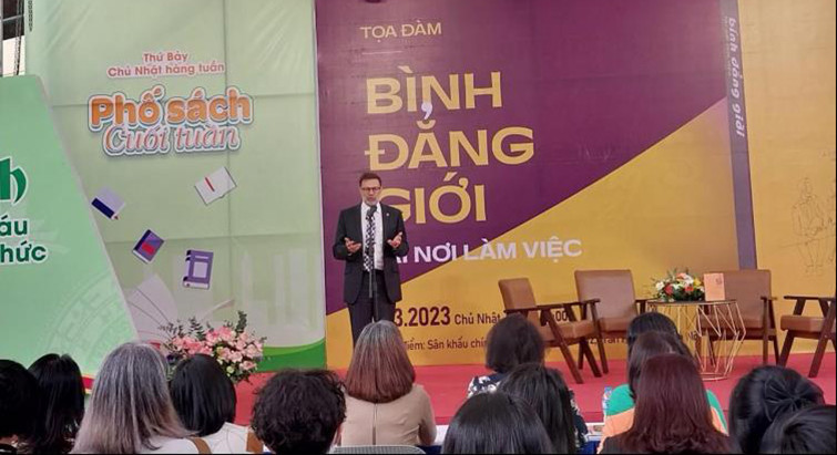 Đại sứ Australia tại Việt Nam Andrew Goledzinowski phát biểu tại chương trình. (Ảnh: Thanh Hoa)