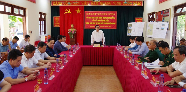 Đồng chí Trần Quốc Cường, Ủy viên Trung ương Đảng, Bí thư Tỉnh ủy Điện Biên, phát biểu chỉ đạo tại buổi làm việc với cán bộ, chiến sĩ Đồn Biên phòng Mường Nhé.