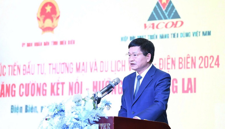 Chủ tịch Ủy ban nhân dân tỉnh Điện Biên Lê Thành Đô phát biểu chào mừng các đại biểu, doanh nghiệp, doanh nhân về dự hội thảo.