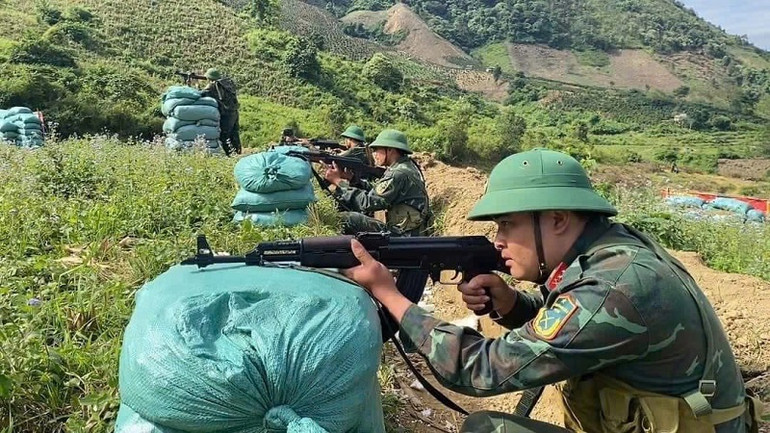 Thực hành bắn đạt thật trong cuộc diễn tập khu vực phòng thủ huyện Mường Ảng được Ban Chỉ đạo tỉnh đánh giá đạt kết quả xuất sắc, bảo đảm an toàn tuyệt đối cho các lực lượng.